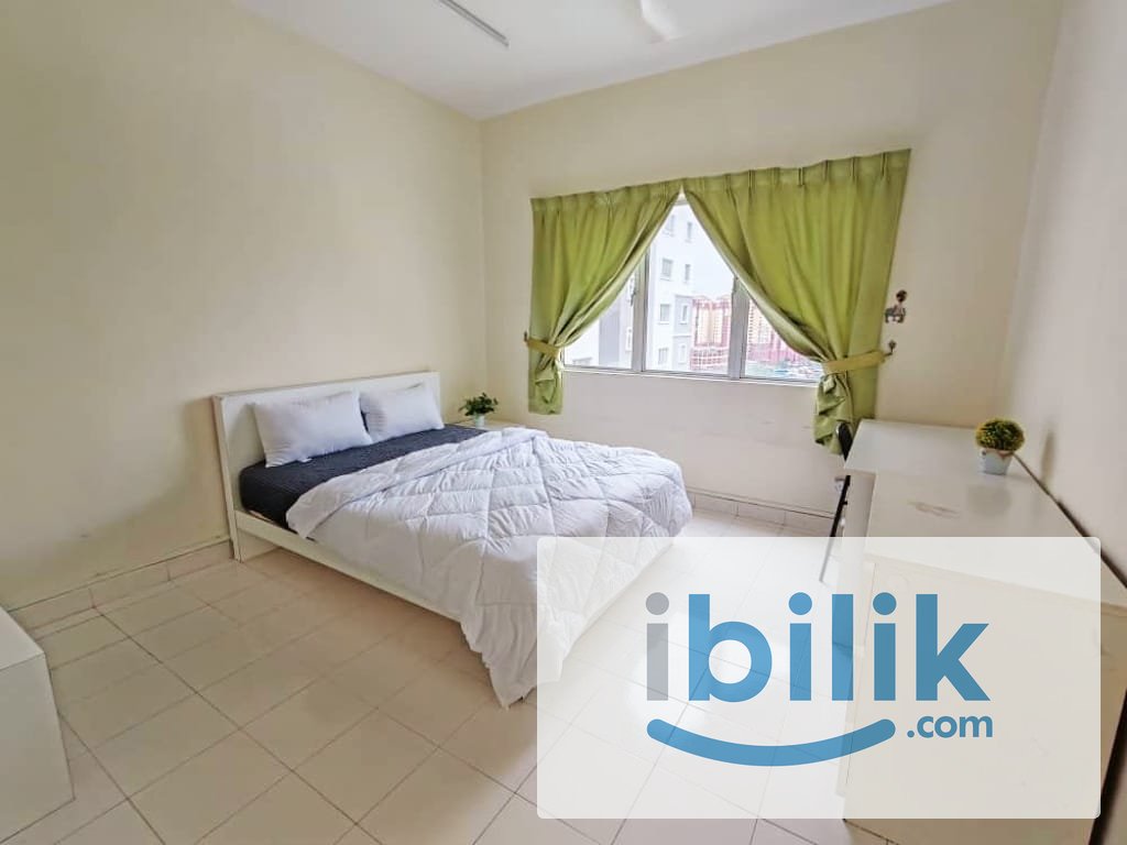 {Include utility} Middle Room at SuriaMas, Bandar Sunway - Image 1