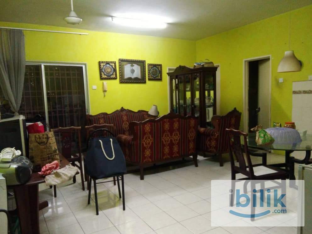 Master room with aircond (Bed+wardrobe) RM700/mth..indoor carpark+Utility - Ready to move in 1st Apr. 2026 - Image 1