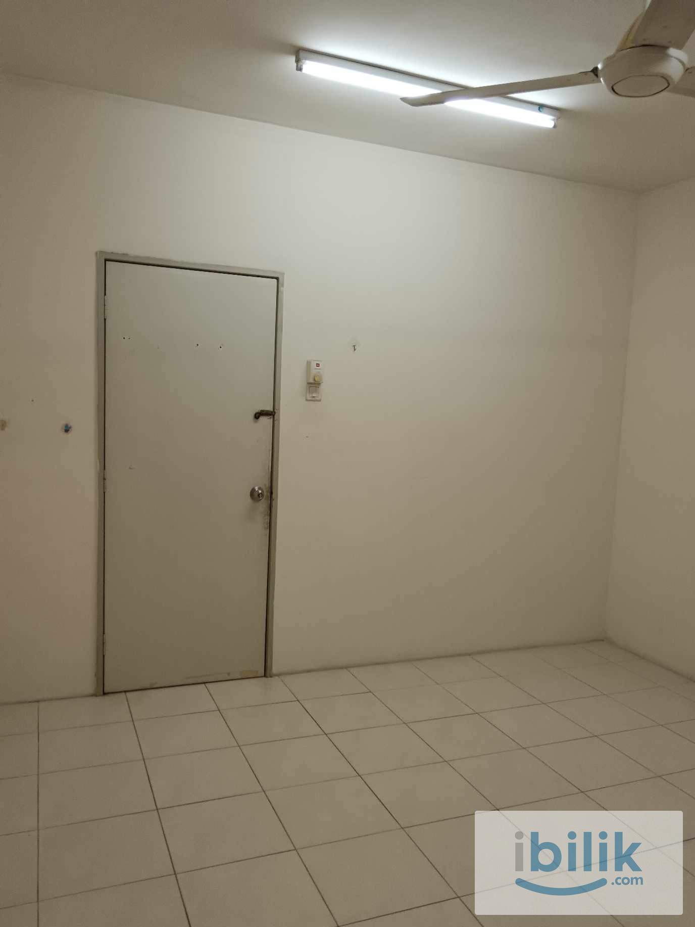Medium Room with Private Balcony at Platinum Lake PV13, Setapak - Image 4