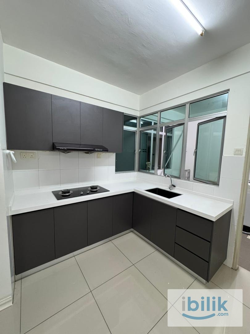 Master Room - Image 6