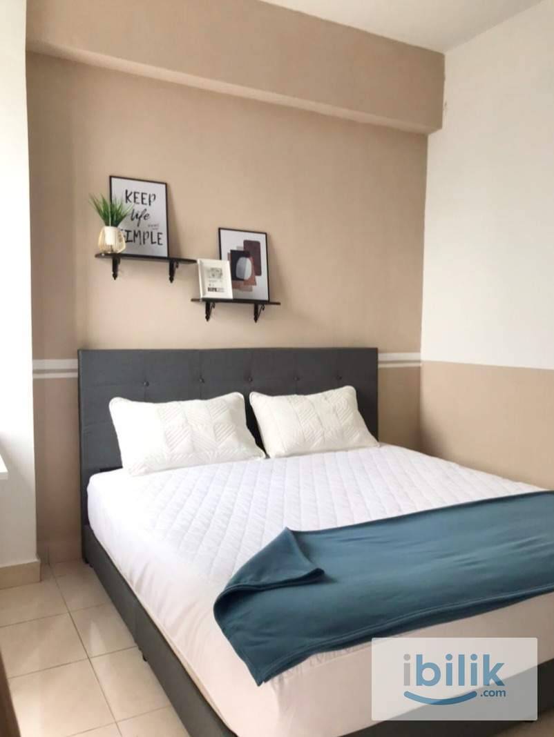 Female unit, Master bedroom, 10 mins walk to LRT  - Image 1