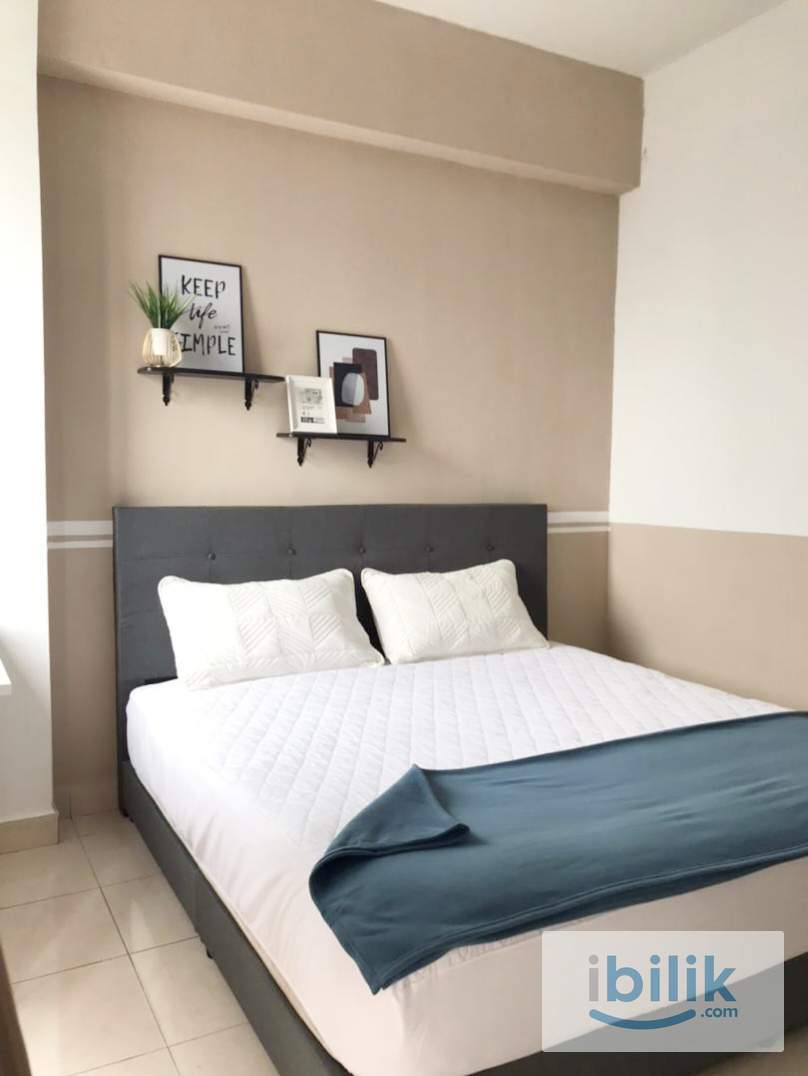 Female unit, Master bedroom, 10 mins walk to LRT  - Image 1