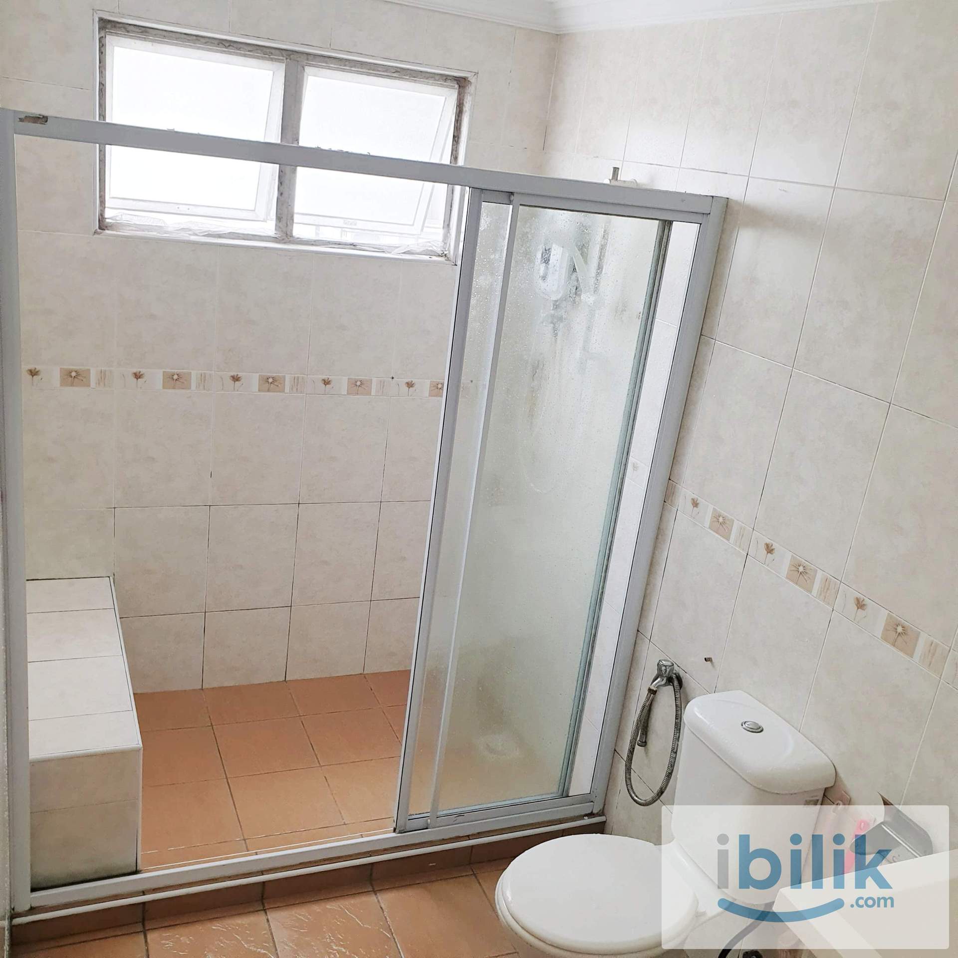 Female unit, Master bedroom, 10 mins walk to LRT  - Image 3