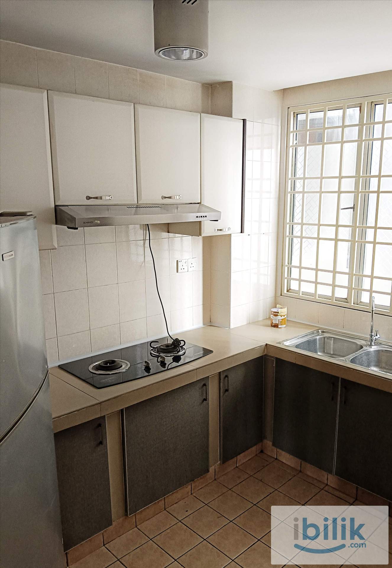 Famale Muslimah, Large Medium room, 10 mins walk to LRT  - Image 3