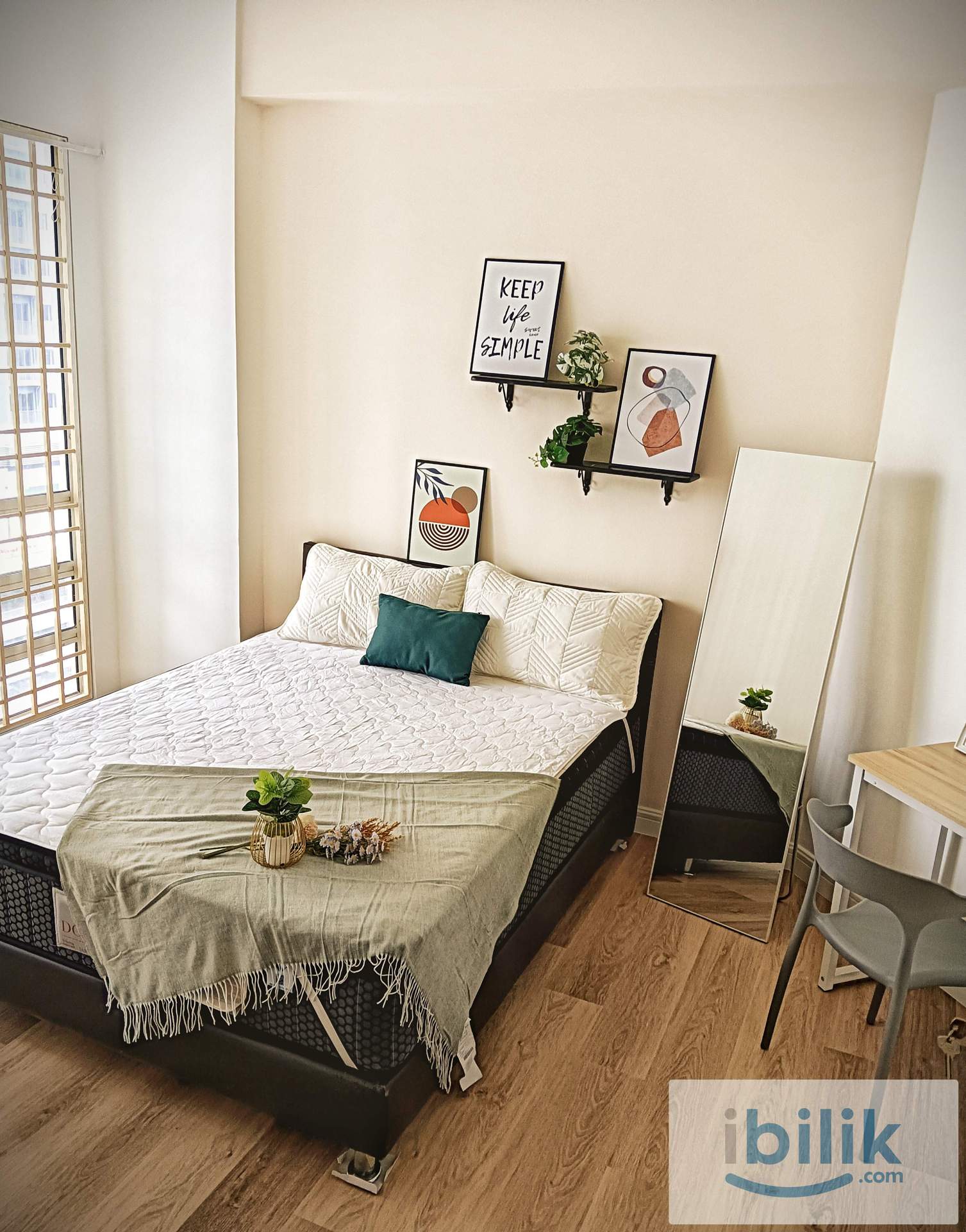 Famale Muslimah, Large Medium room, 10 mins walk to LRT  - Image 1