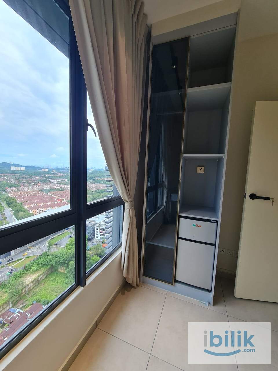 Middle Room Build In Wardrobe With Bigger Space at Meta Residence, Seri Kembangan  - Image 2