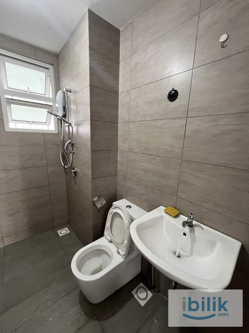 TR Residence, Titiwangsa – Master Room for Rent (Male Unit) - Image 3