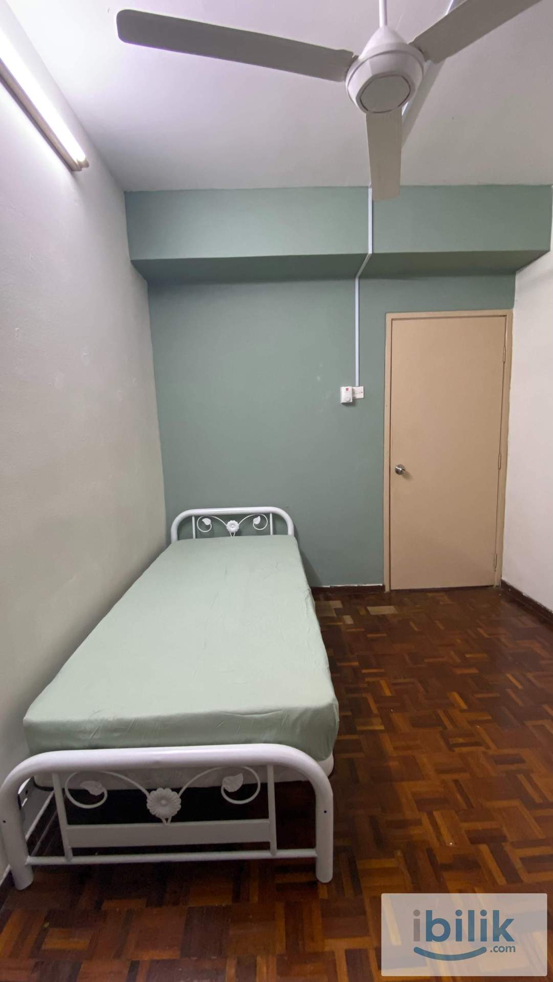 Middle Room To Let For FEMALE @Bayu Tasik Condo Nearby LRT - Image 4