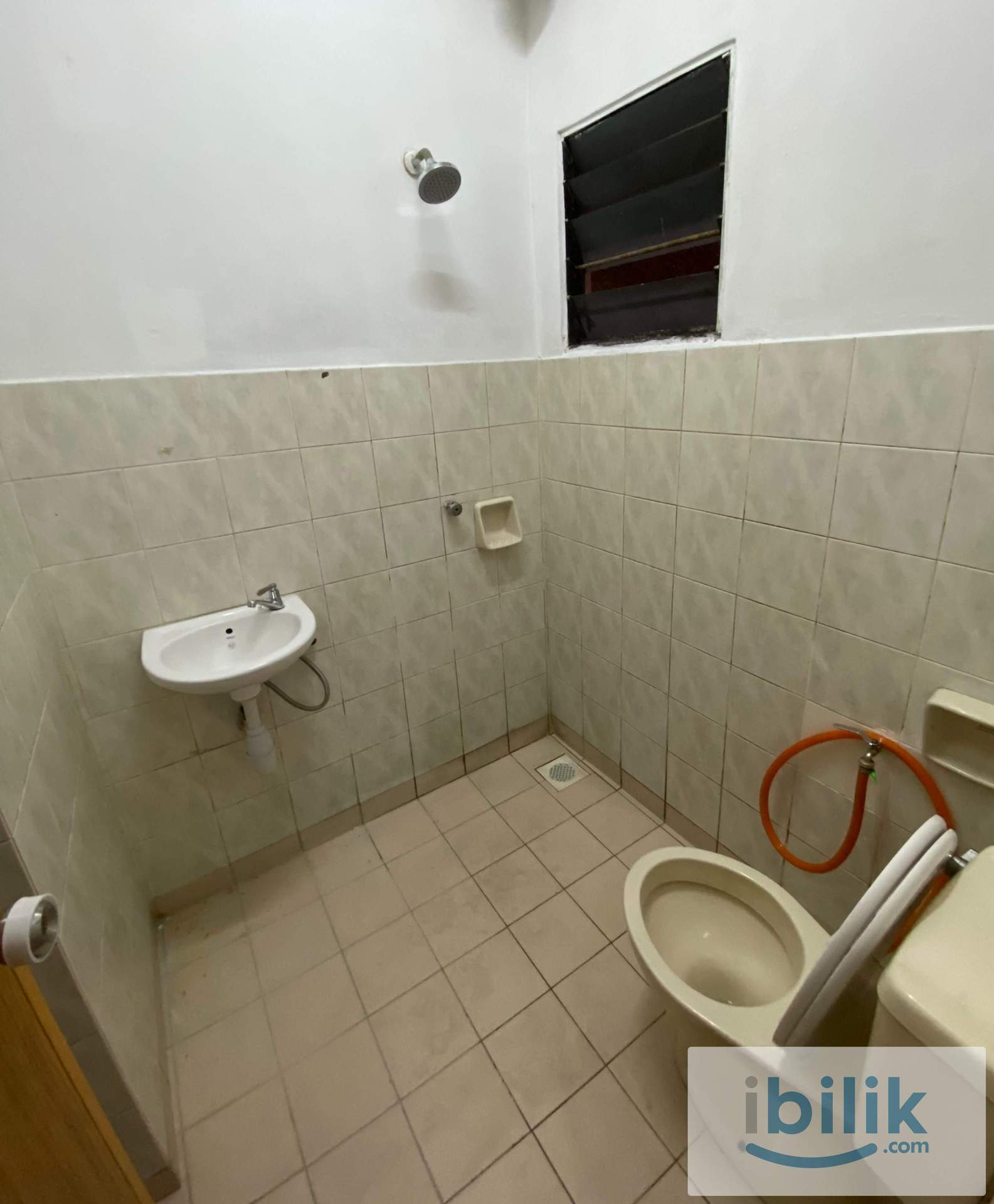 Middle Room To Let For FEMALE @Bayu Tasik Condo Nearby LRT - Image 5
