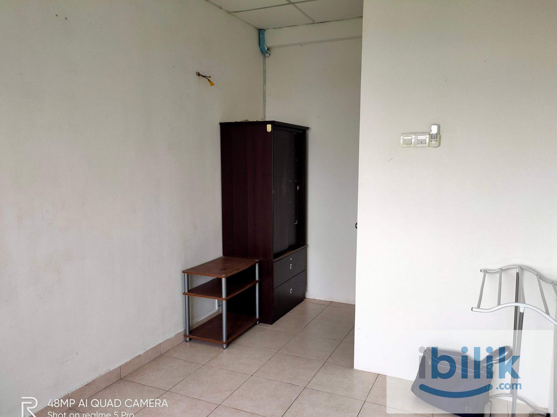 Cyberia Smarthome. C . Furnished NONsharing middle room Airconditioned. - Image 1