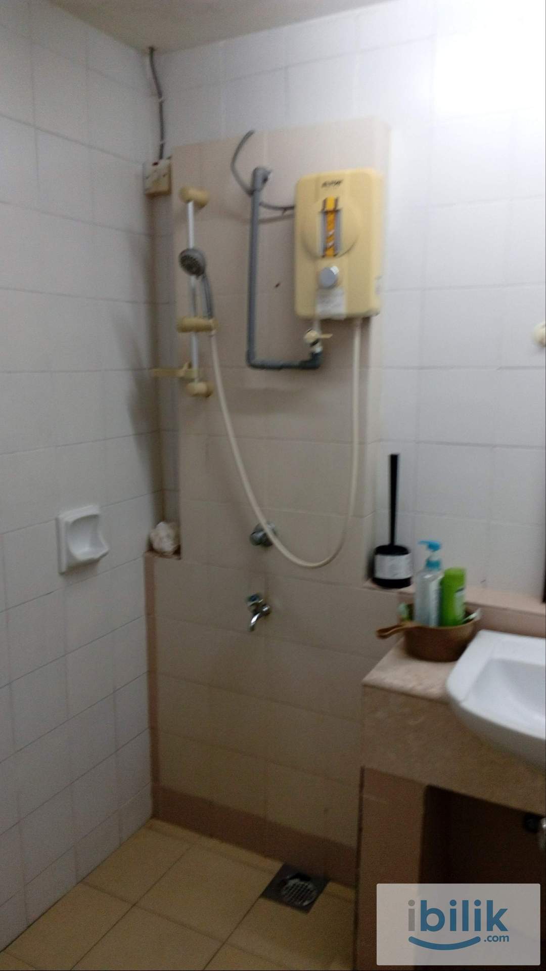 Cyberia Smarthome. C . Furnished NONsharing middle room Airconditioned. - Image 5