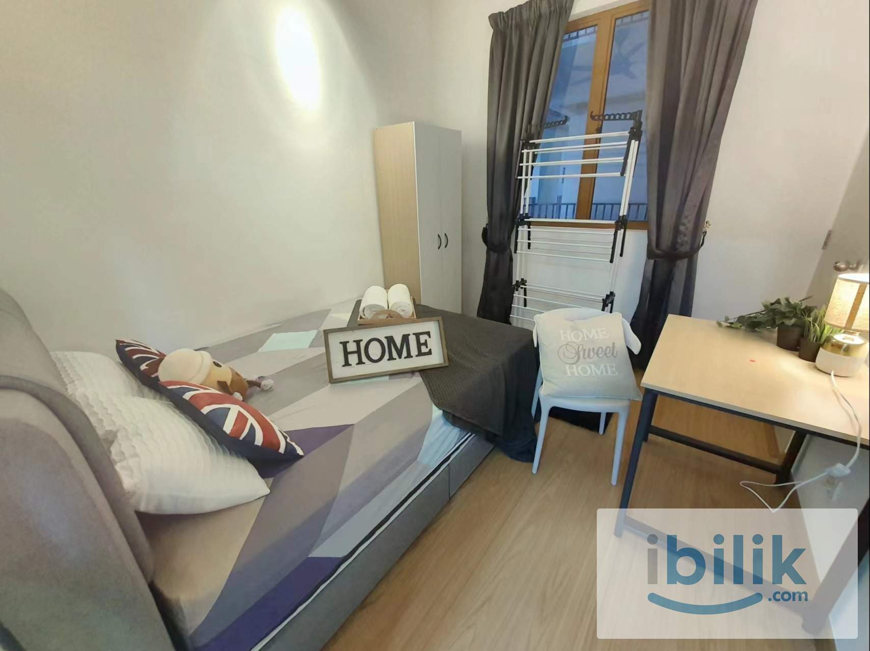 Middle Room at 216 Residences - Image 2