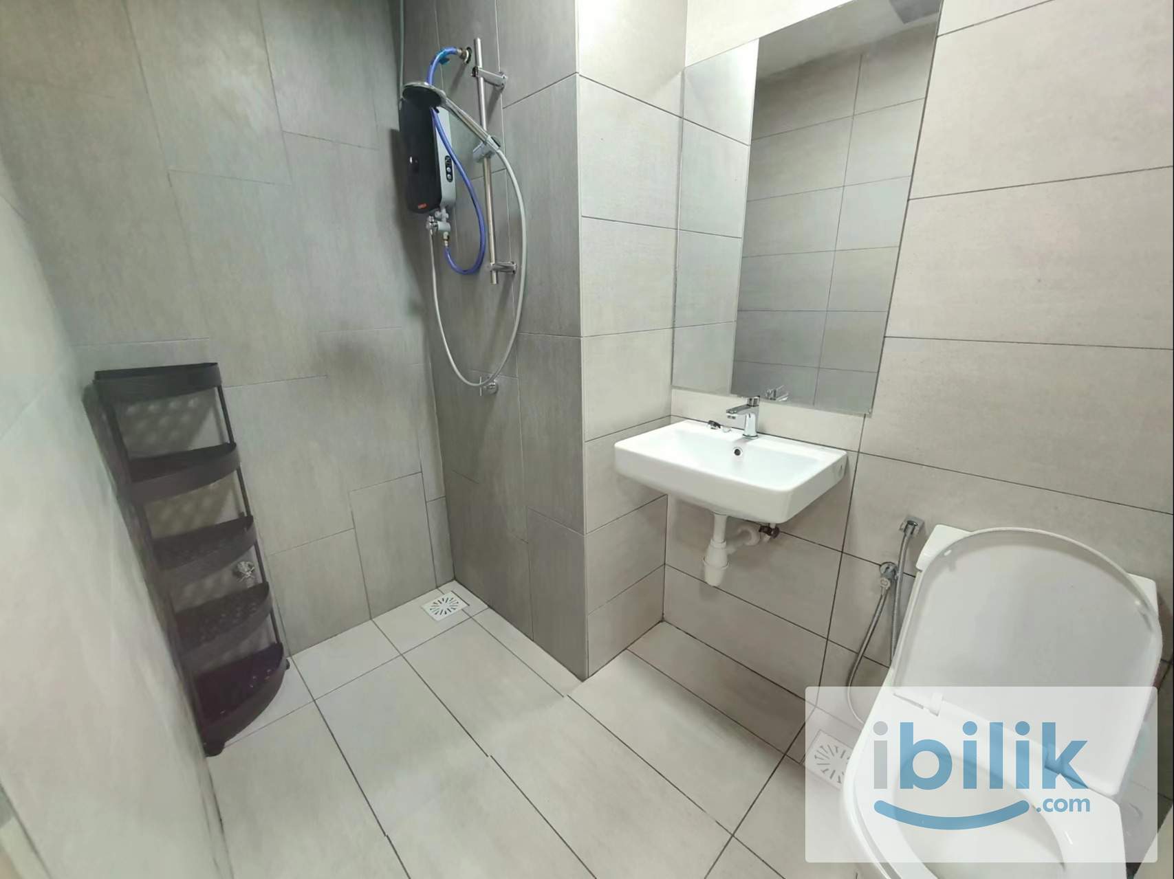 Middle Room at 216 Residences - Image 3