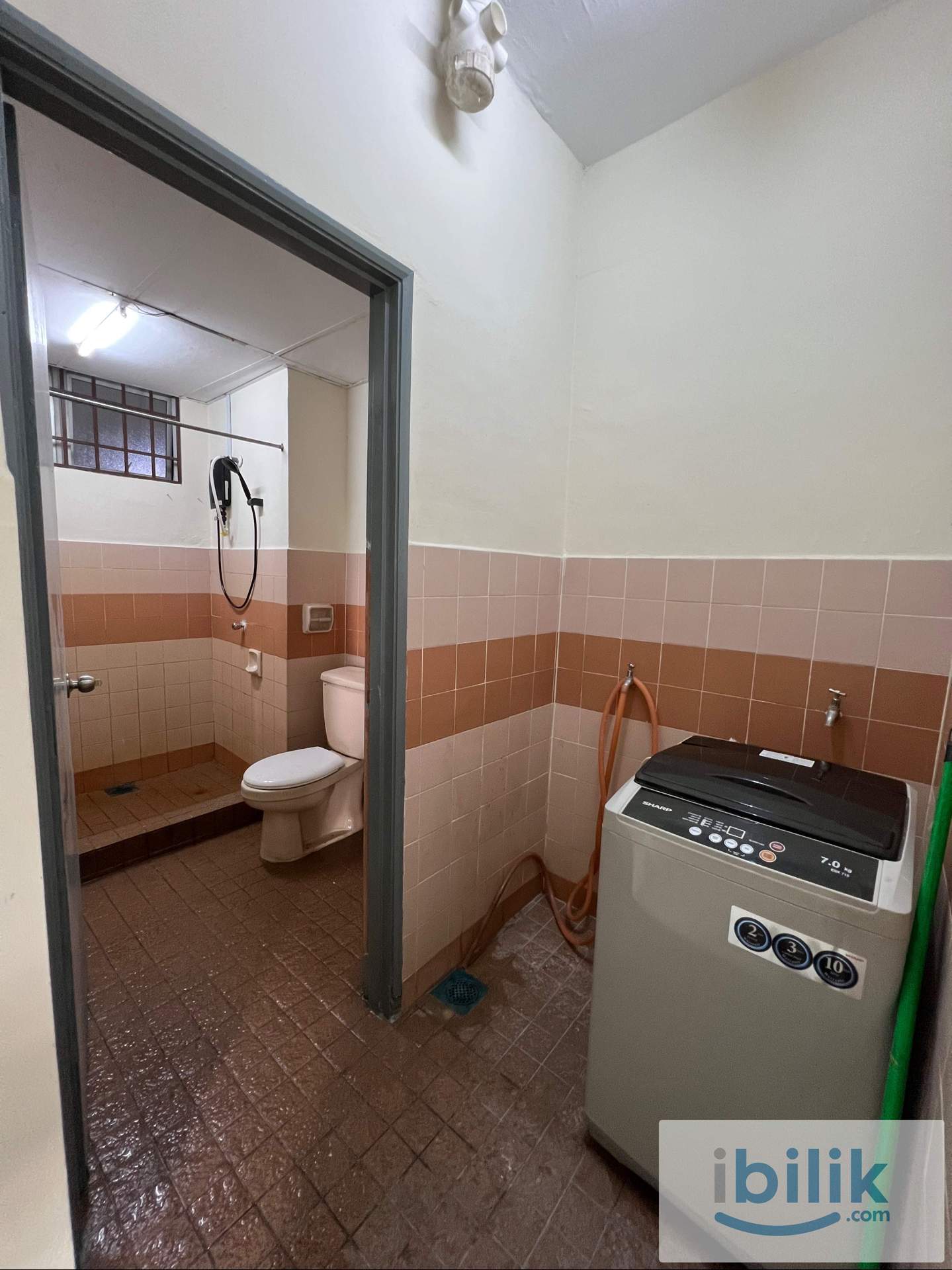 Fully Furnished Master Bedroom at Bukit OUG Condo - Image 4