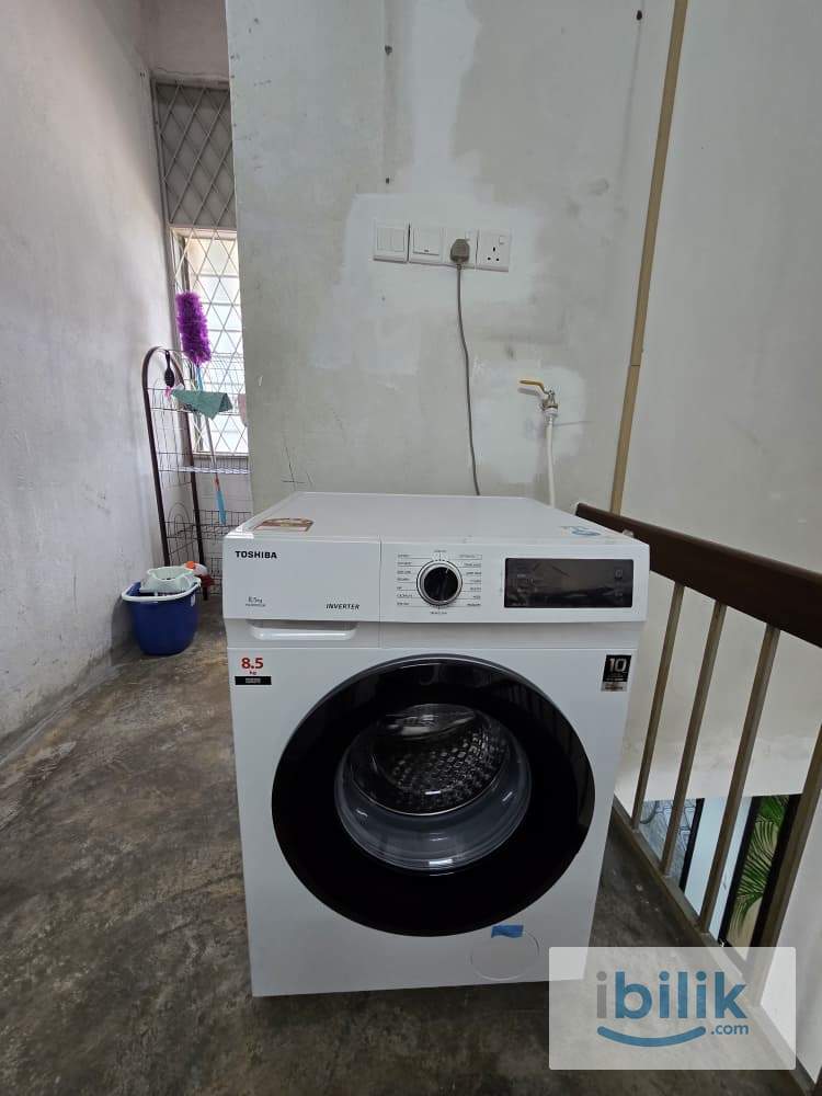 Spacious Room at Lebuh Mahsuri Terrace House, Bayan Baru - Image 5