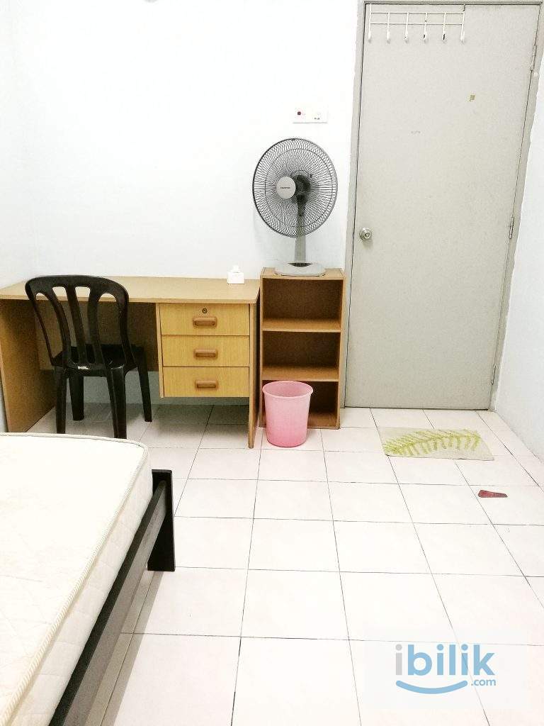 Batu Berendam Furnished Room with Attached Bathroom - Image 2