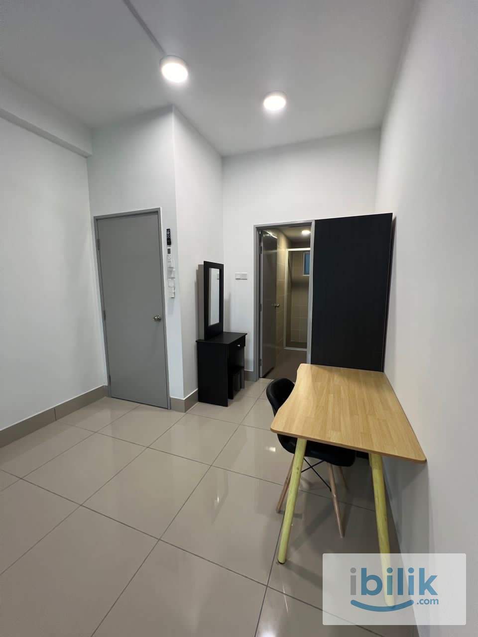 Spacious master room at Razak City, KL, Near LRT Salak Selatan - Image 2