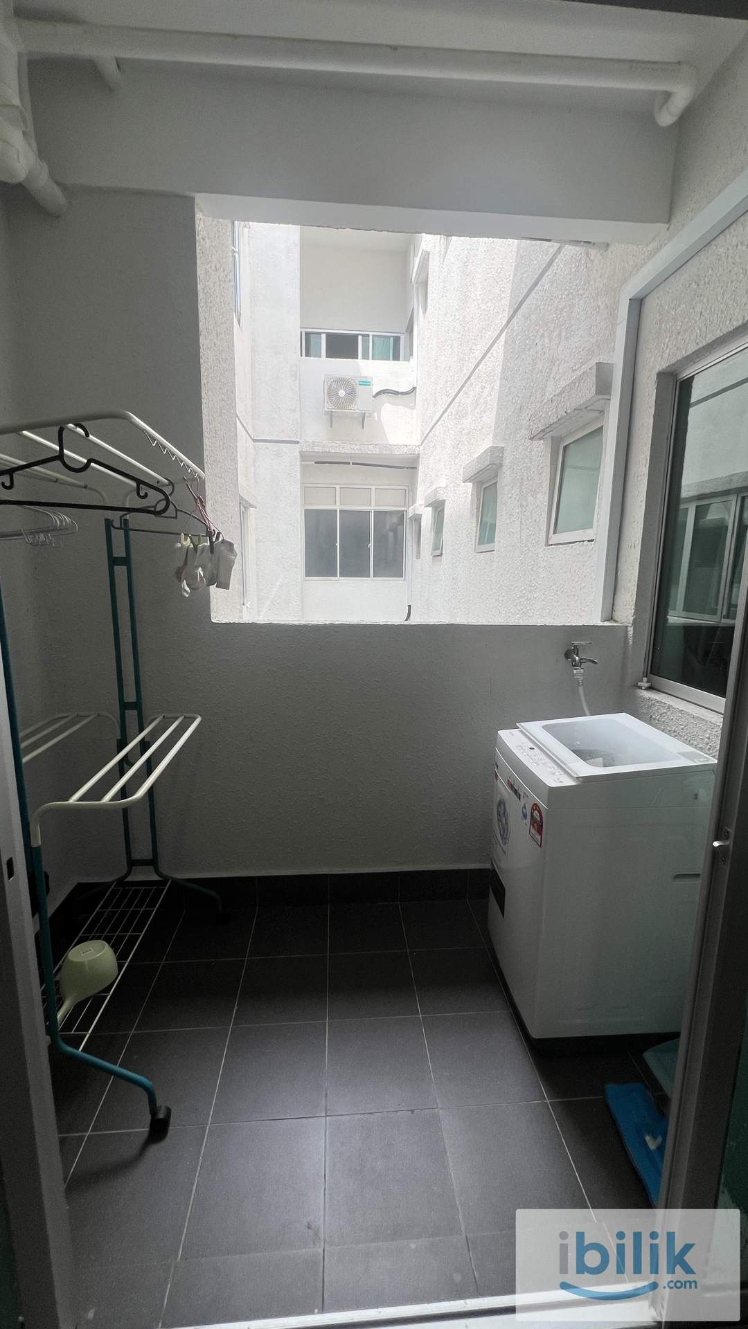 Spacious master room at Razak City, KL, Near LRT Salak Selatan - Image 6