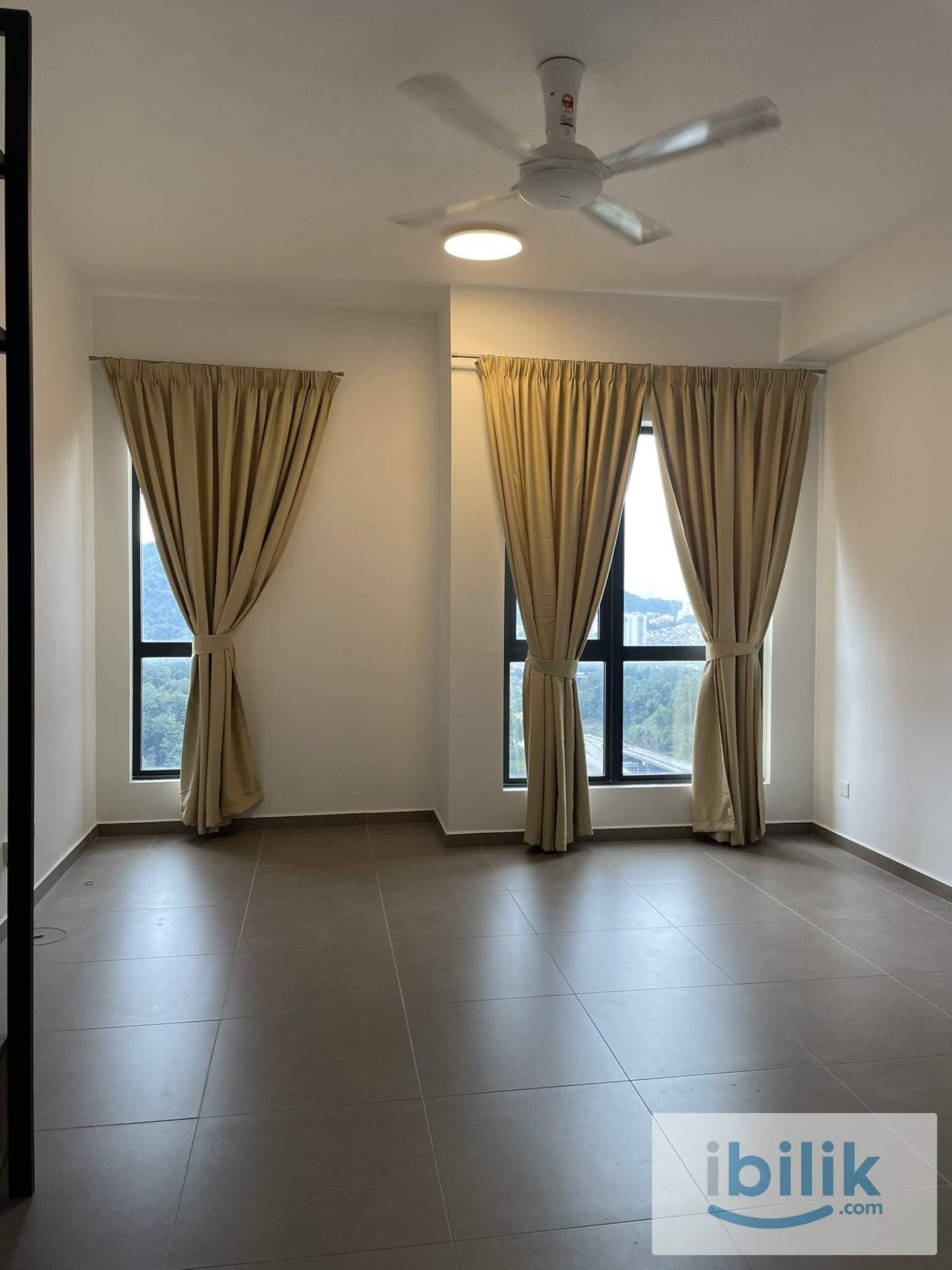 Mossaz studio, Empire City Semi furnisj for rent - Image 9