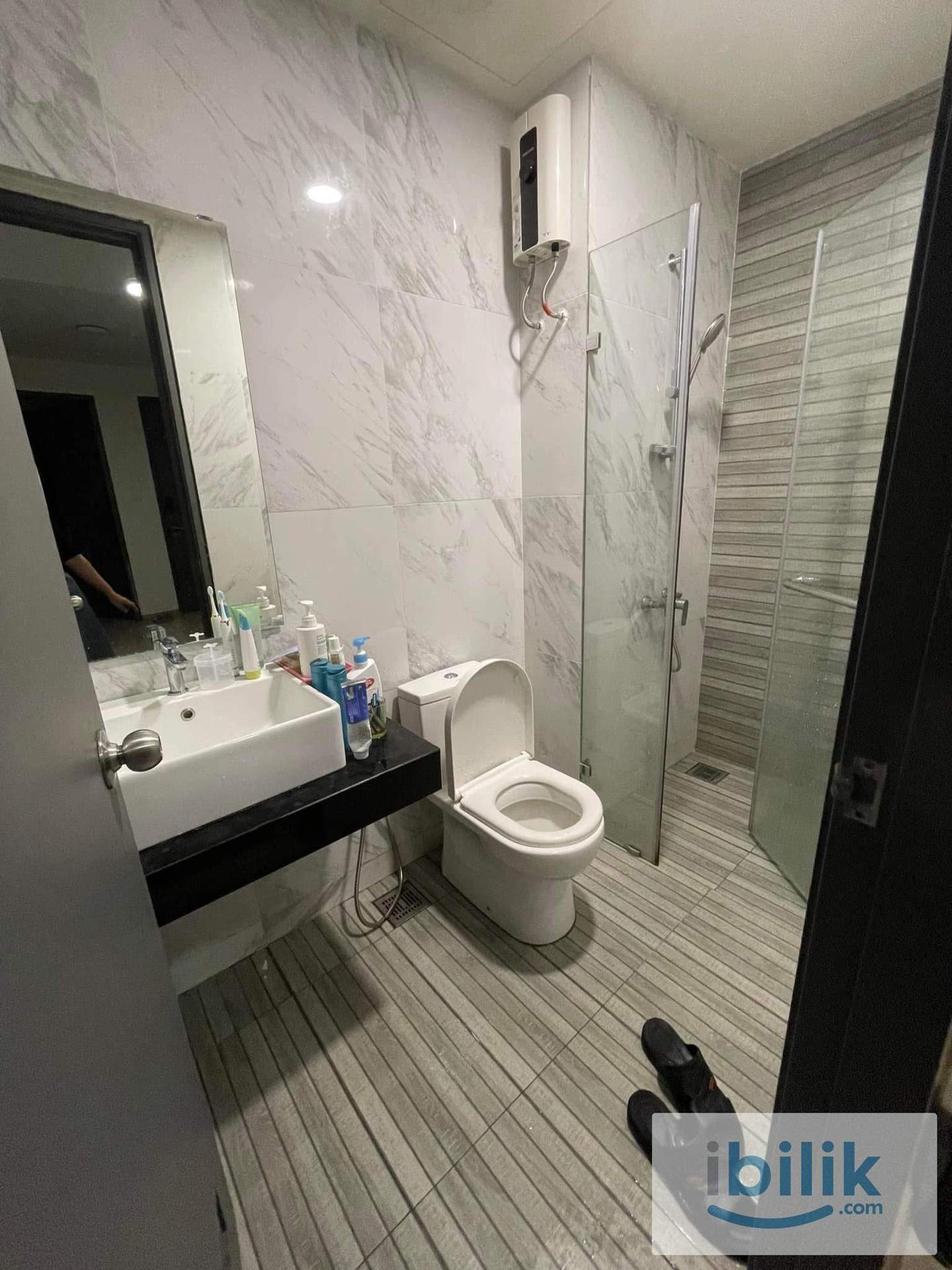 Middle Room - Image 2