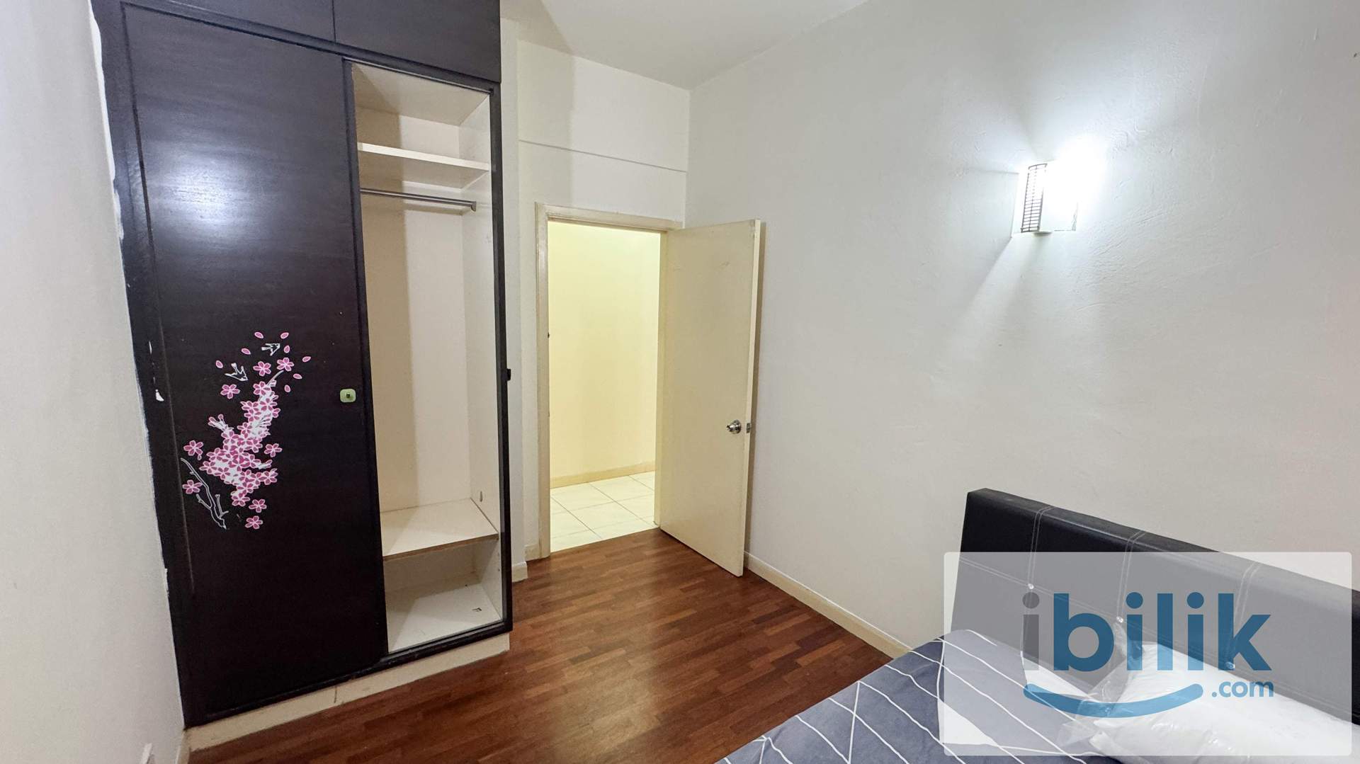 Middle Room at Seri Maya Condominiums - Image 2
