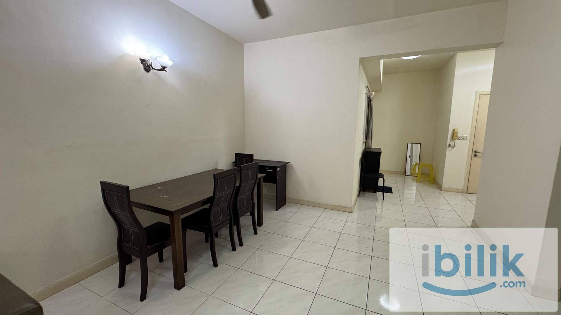 Middle Room at Seri Maya Condominiums - Image 5