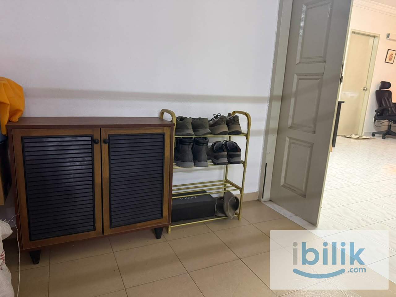NEARBY GURNEY: Middle Room at Taman Kristal, Tanjung Tokong - Image 4