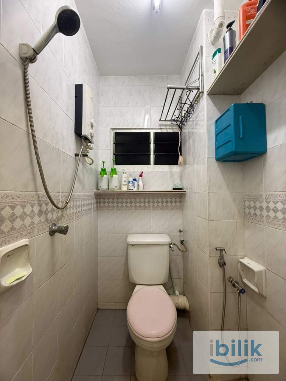 NEARBY GURNEY: Middle Room at Taman Kristal, Tanjung Tokong - Image 2