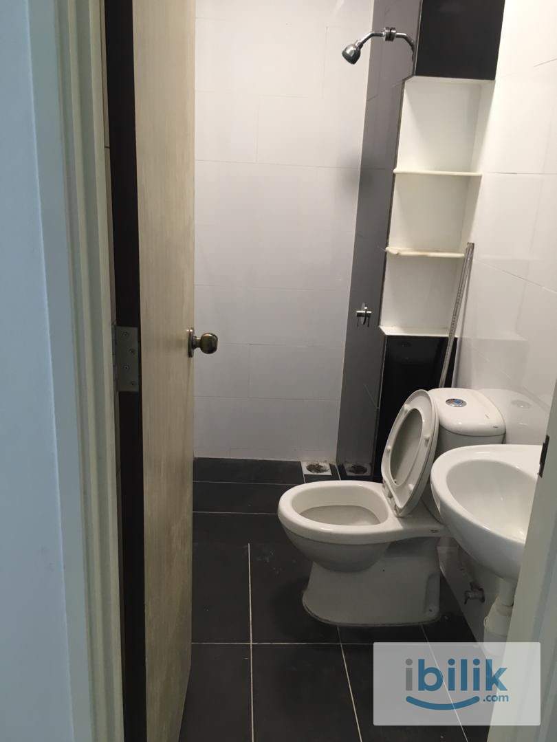 Middle room for rent @The Clovers. Five minutes away from airport. Excellent facilities. Great community - Image 5