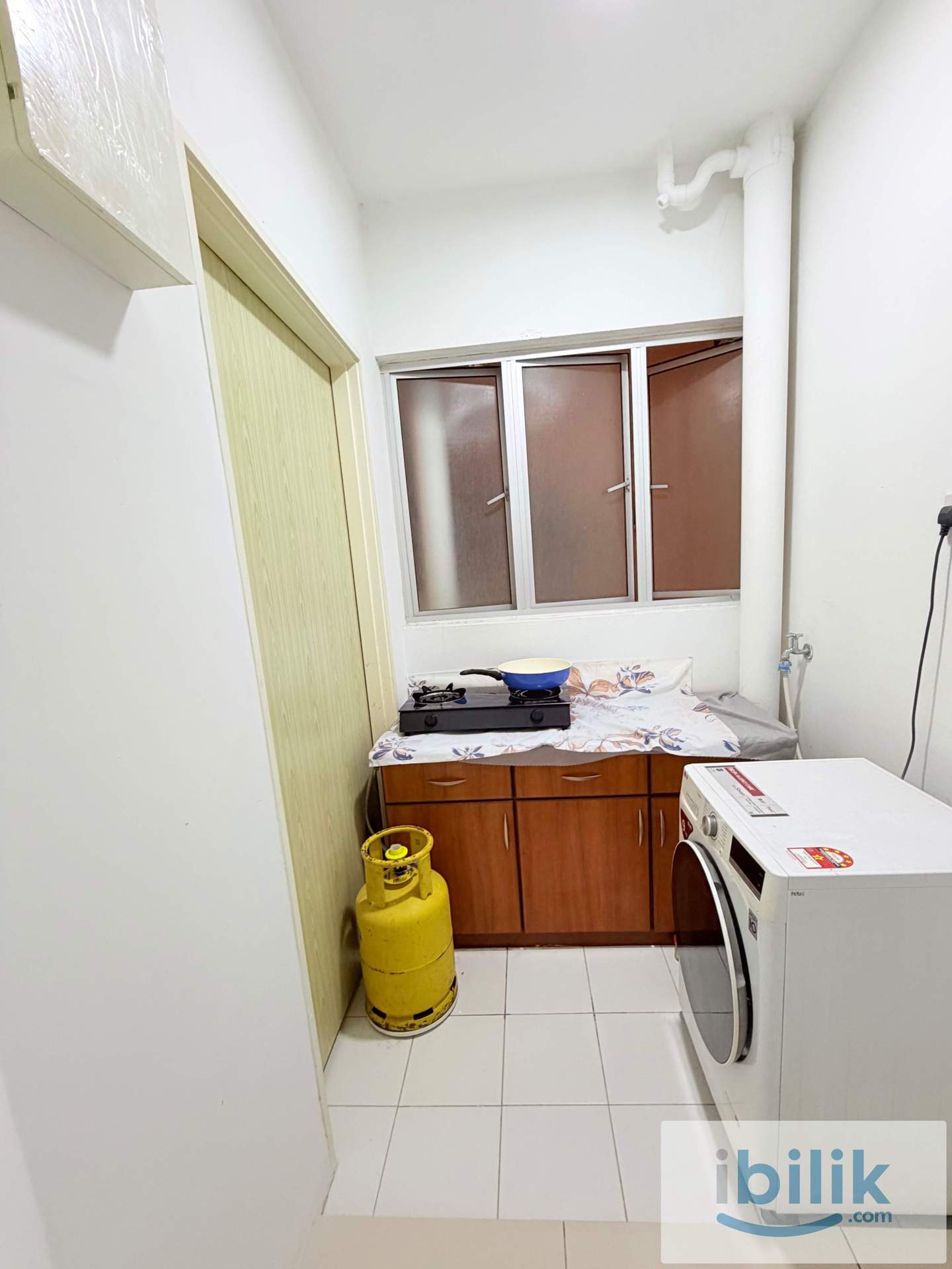Middle room for rent @The Clovers. Five minutes away from airport. Excellent facilities. Great community - Image 7