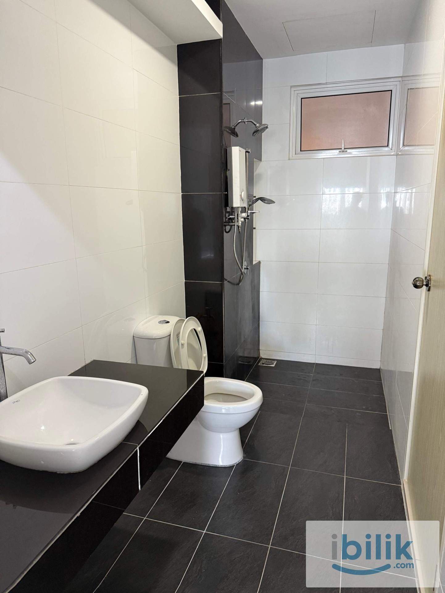 Middle room for rent @The Clovers with private 🛁bathroom - Image 6