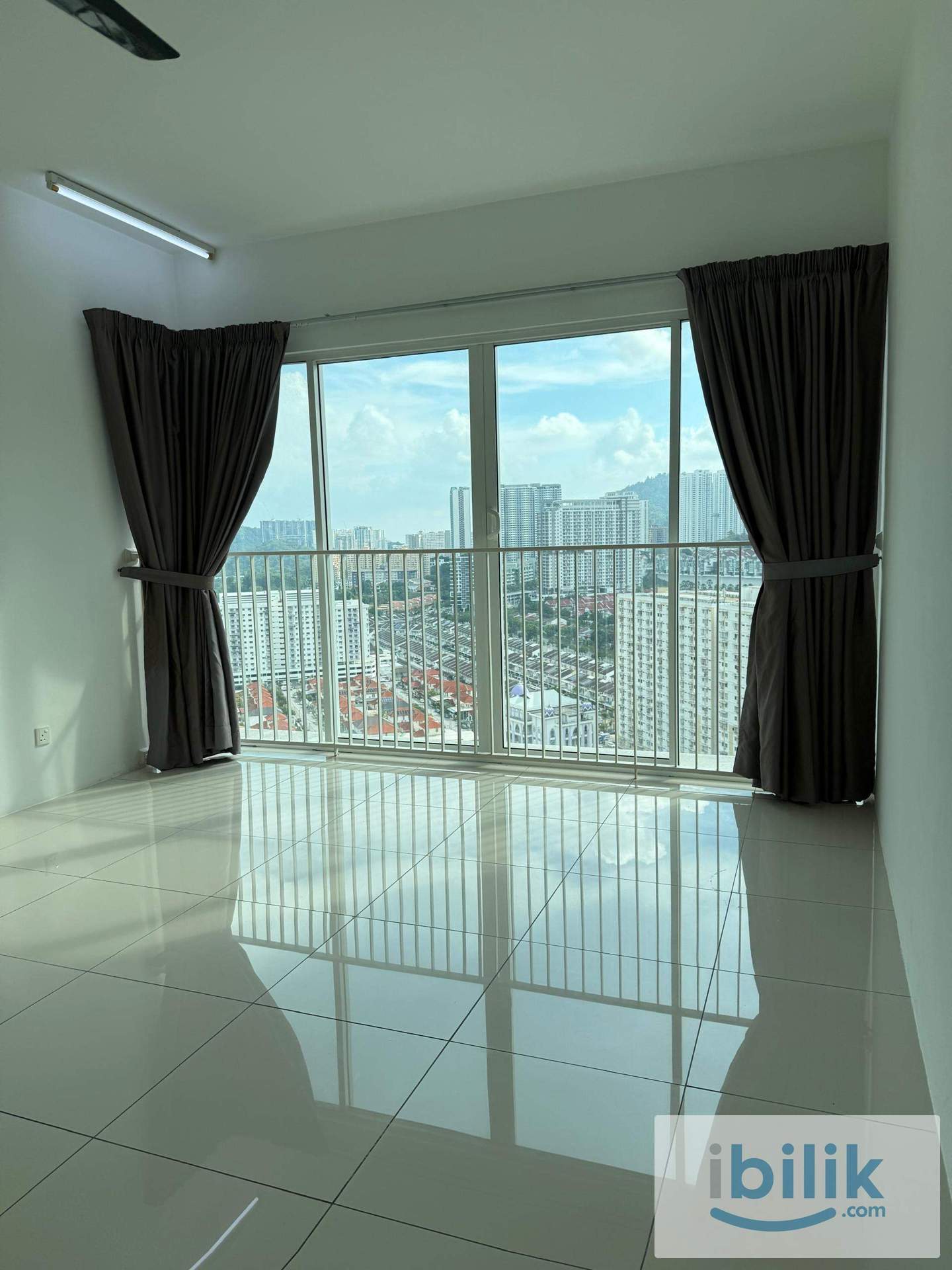 Middle room for rent @The Clovers with private 🛁bathroom - Image 2