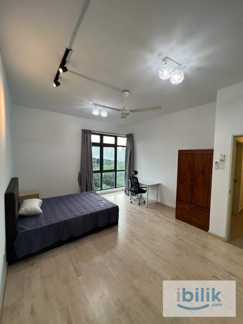 Free WIFI Master Room at Parkhill Residence - Image 1