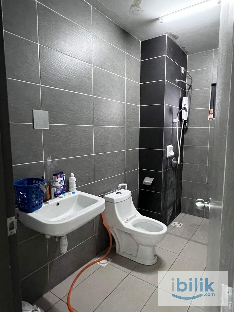 Middle Room at The Henge, Kepong 15Mins to MRT Metro Prima Station, Beside Metropolitan Lake - Image 3