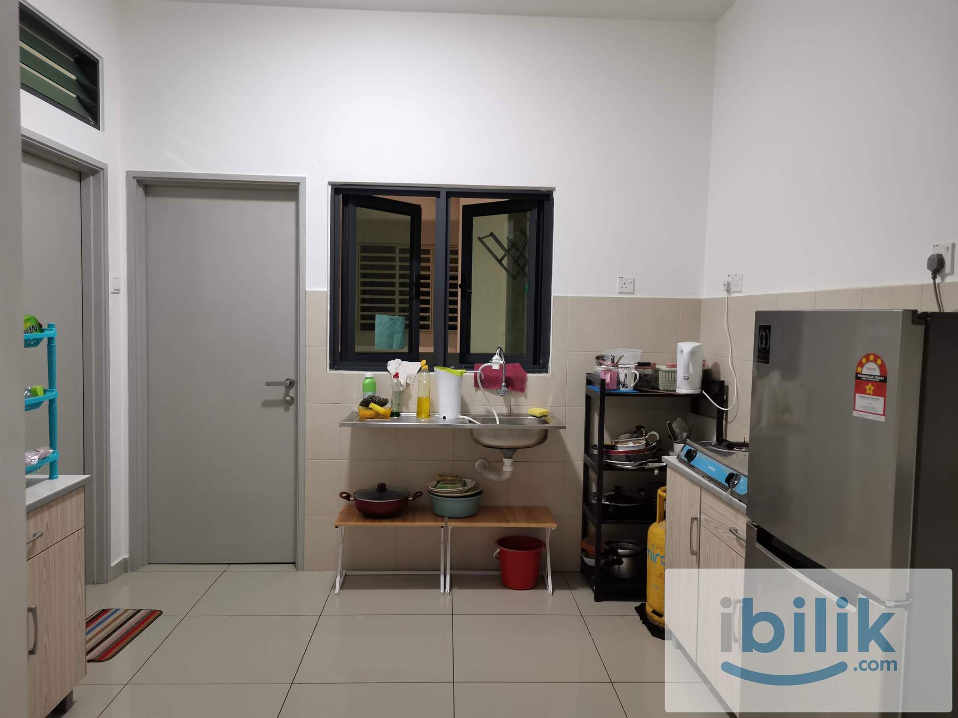 Promenade Aircond furnished Middle Room include utilities shared bathroom MIX GENDER - Image 4