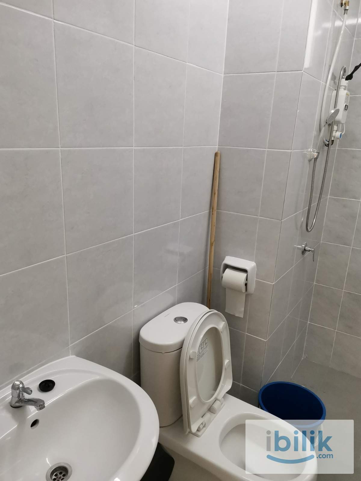i-Santorini Aircond Furnished Middle Room Share Bathroom included utilities MIX GENDER - Image 2