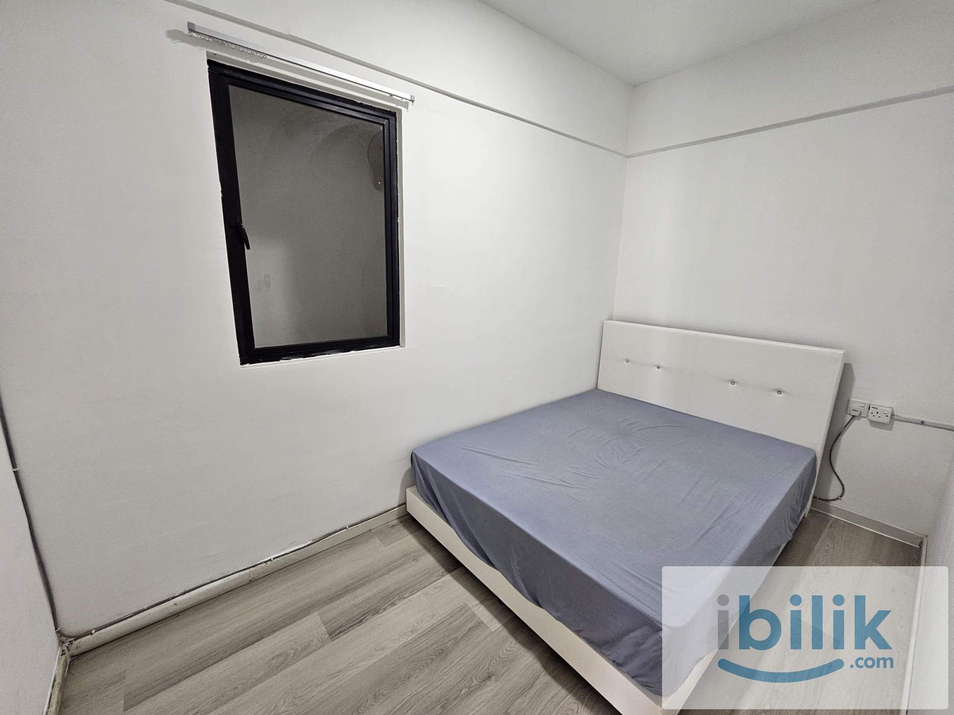 Tri Pinnacle aircond Middle room included utilities shared bathroom MIX GENDER - Image 1