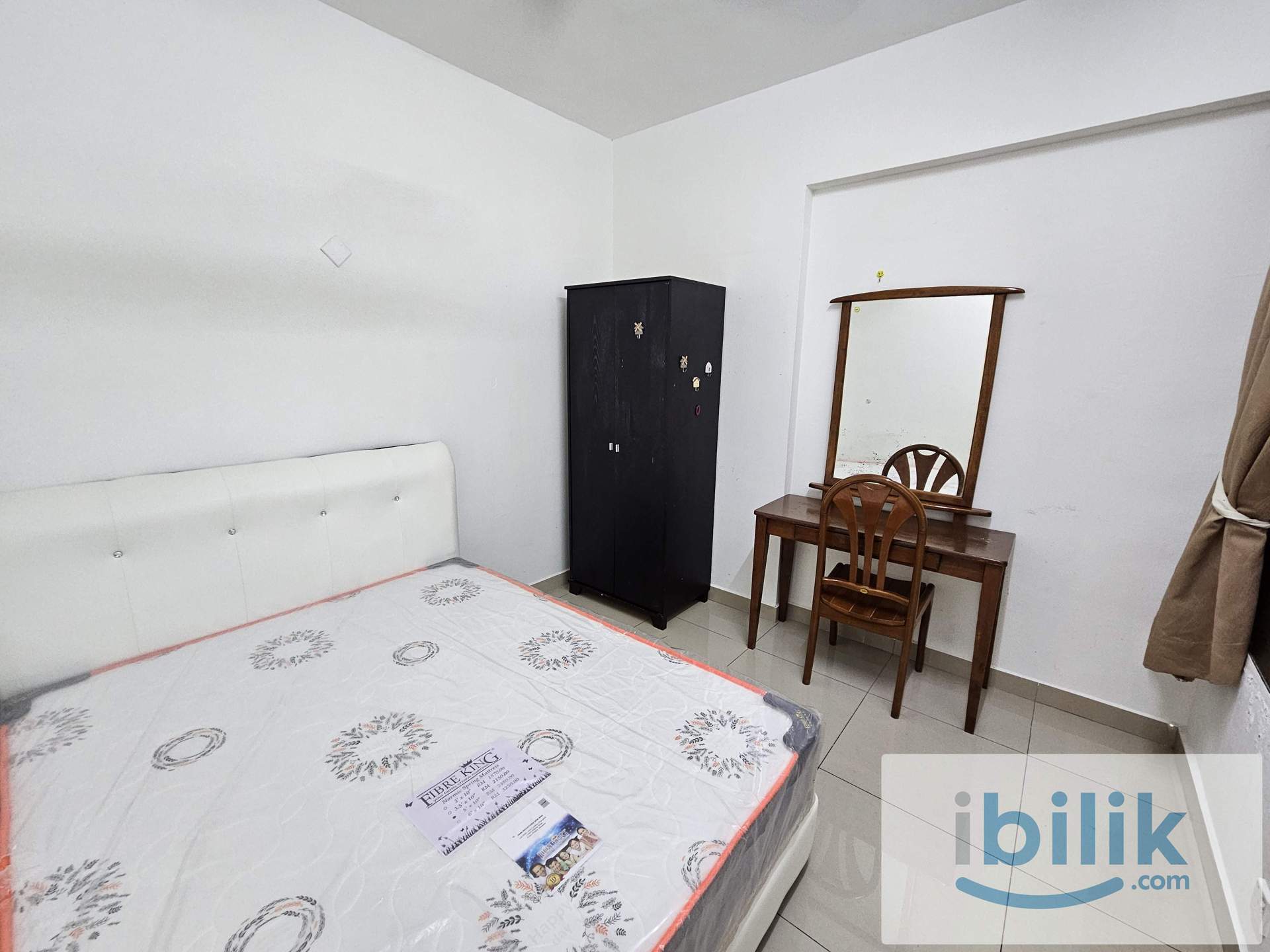Gurney Park aircond furnish Middle room included utilities - FEMALE ONLY - Image 2