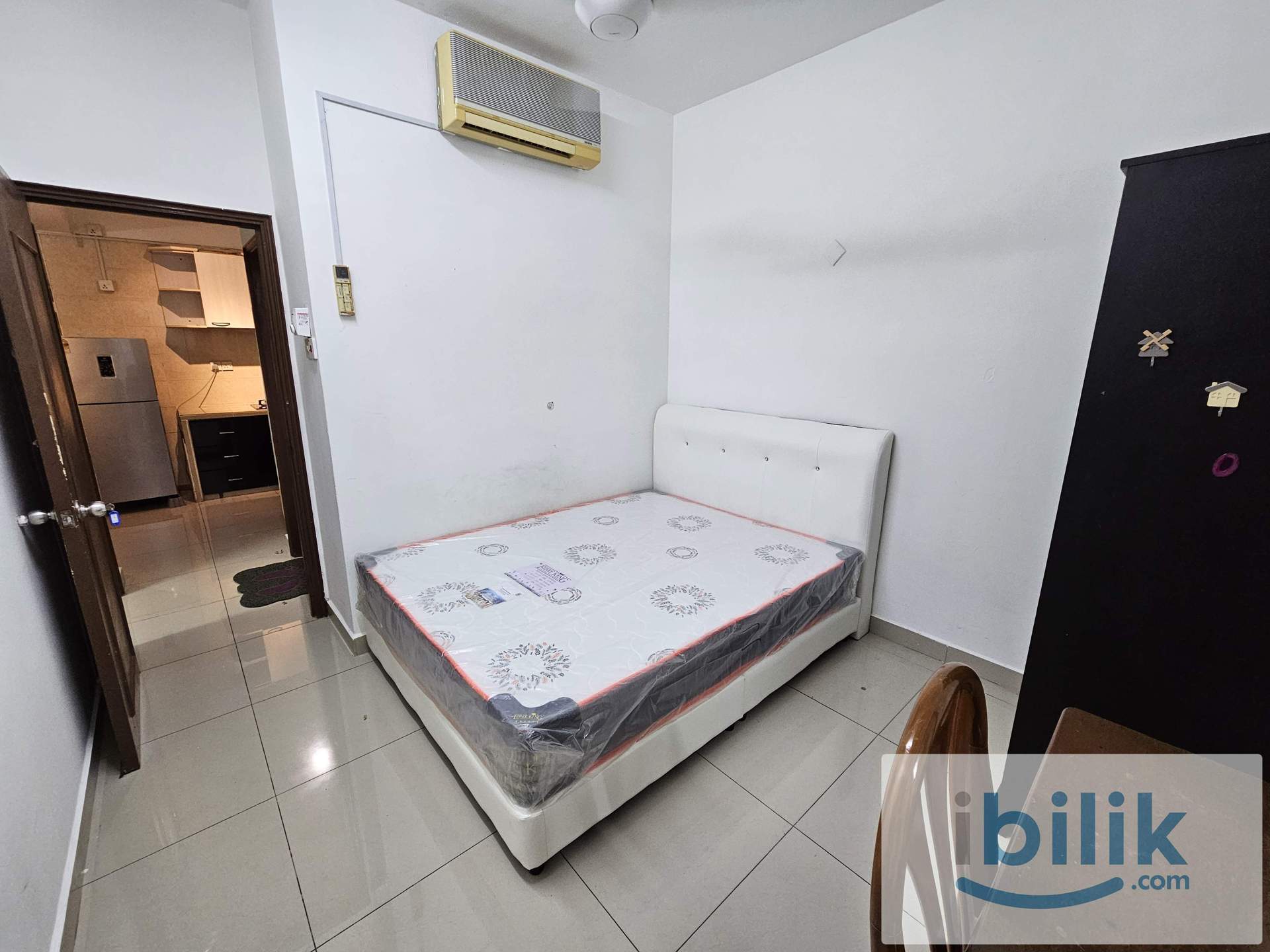 Gurney Park aircond furnish Middle room included utilities - FEMALE ONLY - Image 3