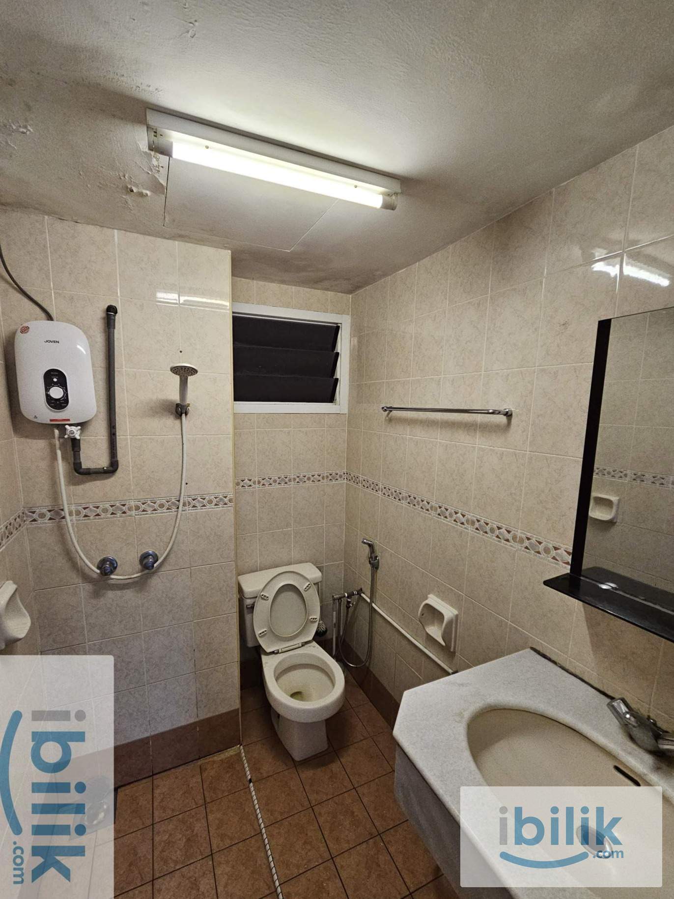 Gurney Park aircond furnish Middle room included utilities - FEMALE ONLY - Image 5