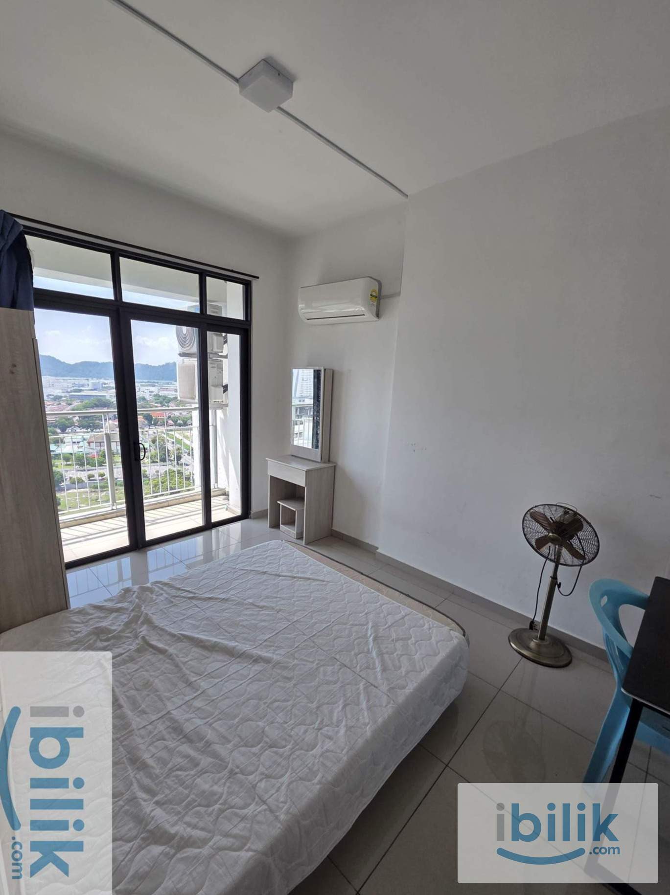 Promenade Aircond furnished Balcony Middle Room include utilities shared bathroom - Image 1