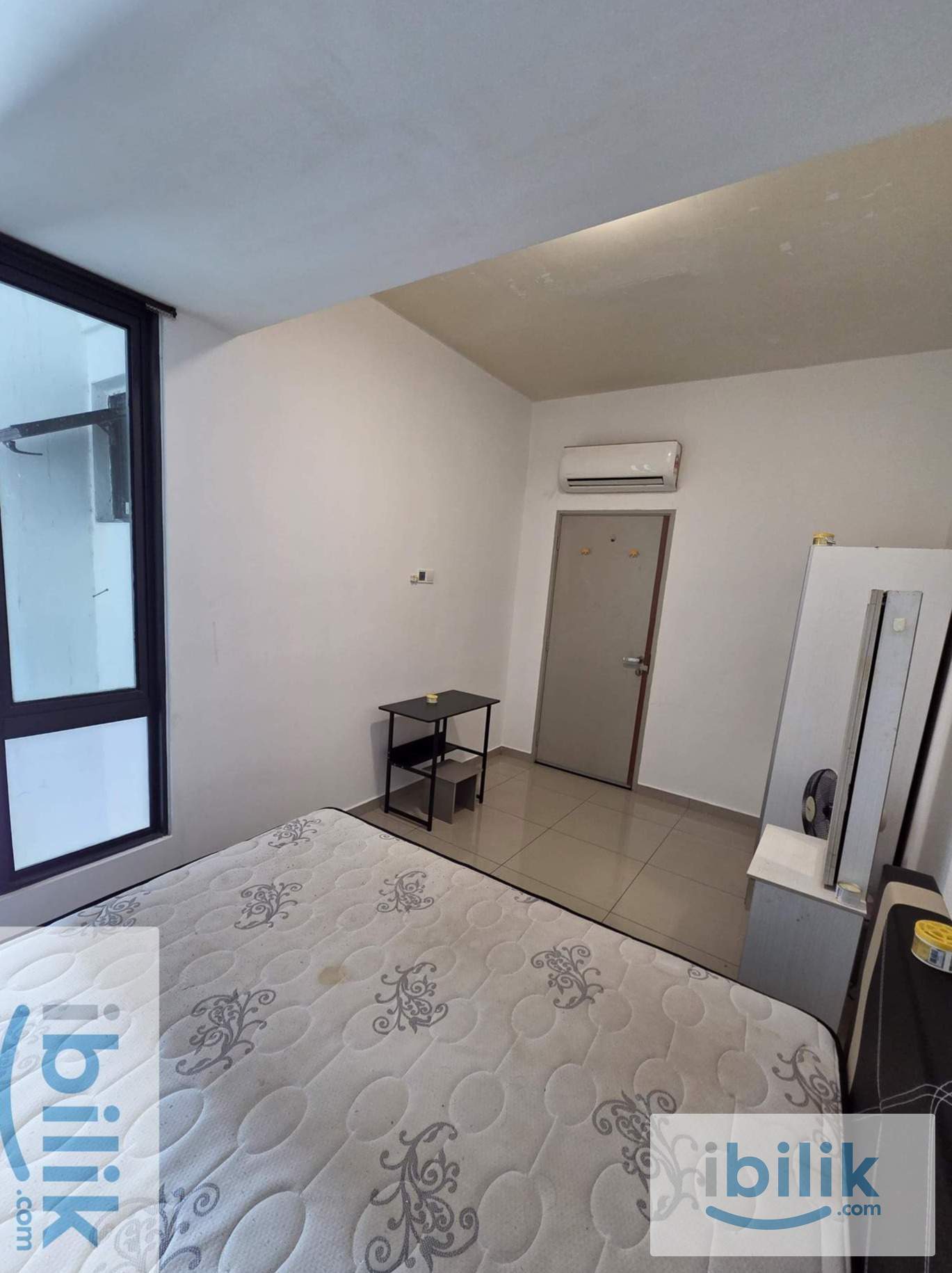 Promenade Aircond furnished Balcony Middle Room include utilities shared bathroom - Image 2
