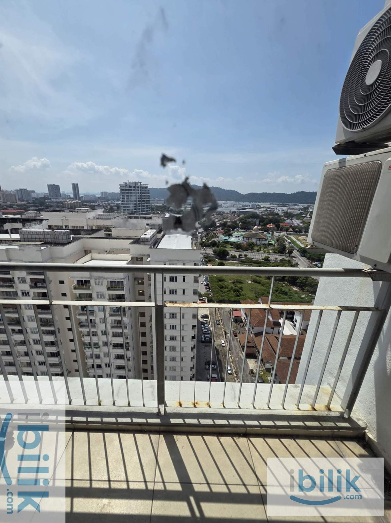 Promenade Aircond furnished Balcony Middle Room include utilities shared bathroom - Image 5