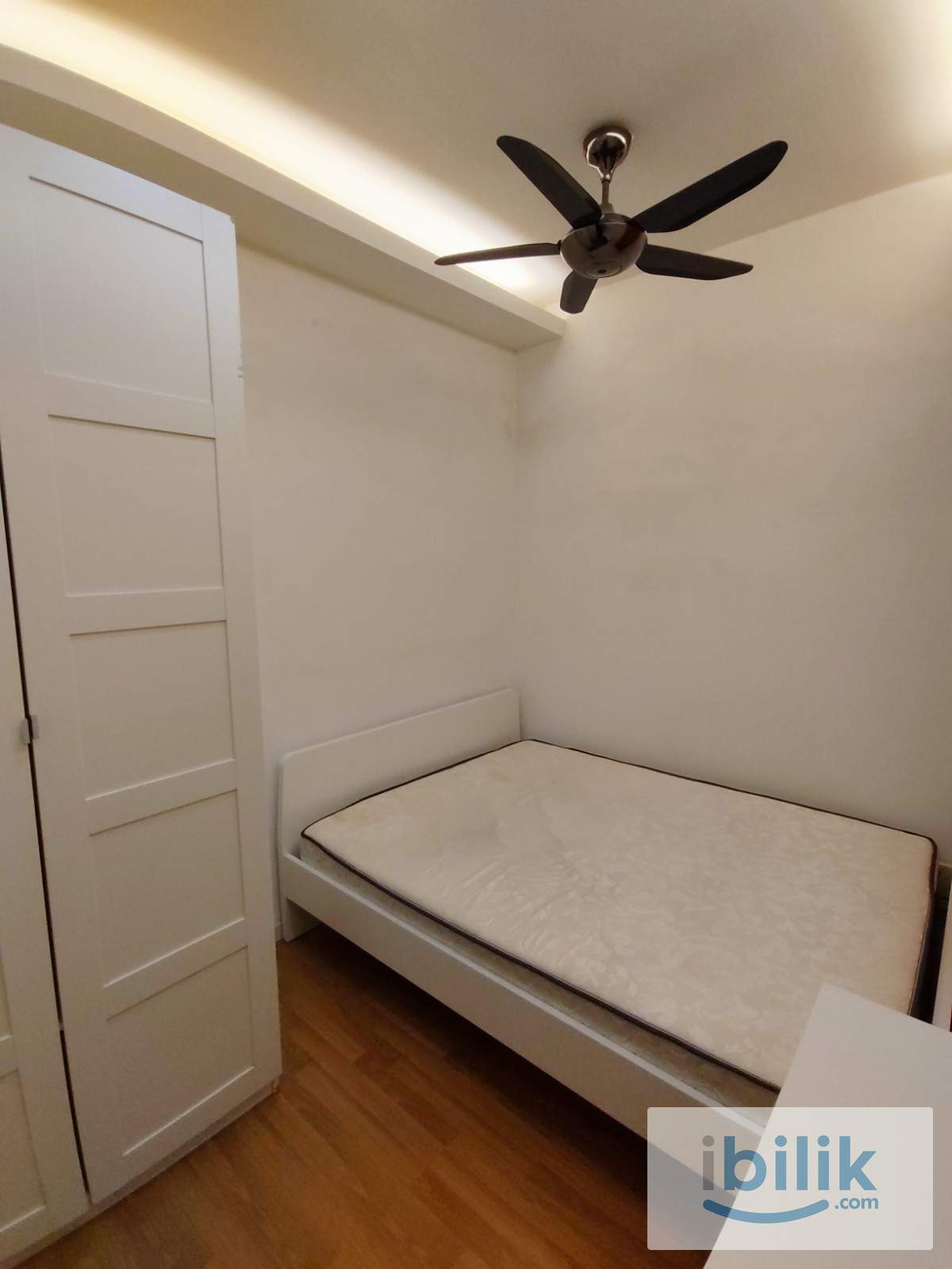 Tri Pinnacle aircond Middle room included utilities shared bathroom - Image 3