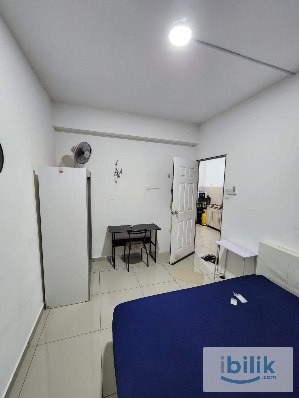 Promenade Aircond furnished Balcony Middle Room include utilities shared bathroom - Image 2