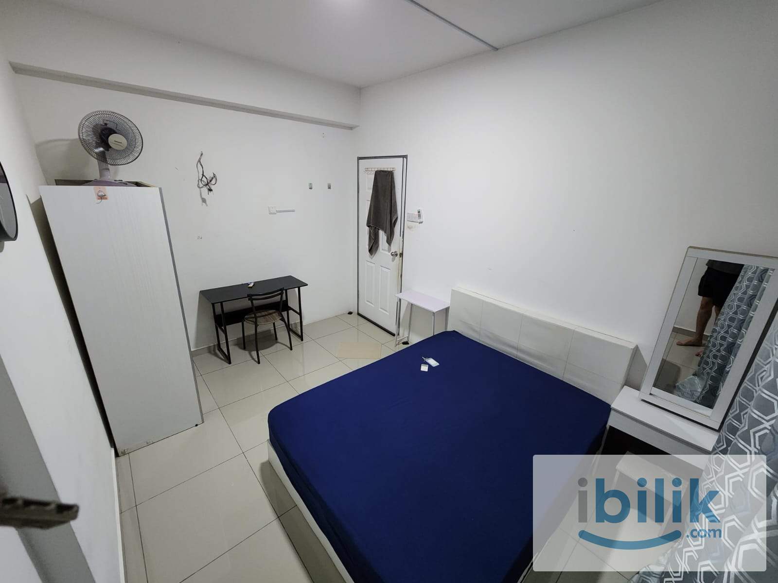 Promenade Aircond furnished Balcony Middle Room include utilities shared bathroom - Image 3