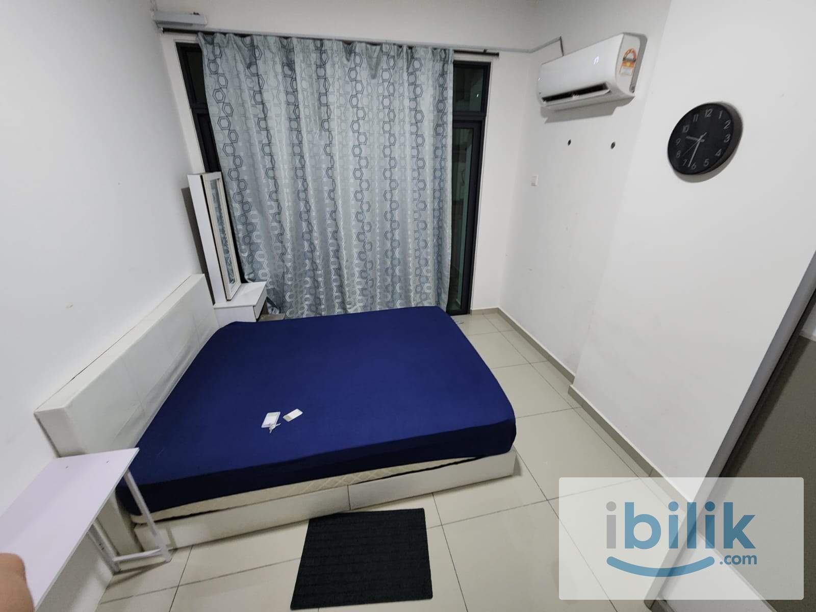 Promenade Aircond furnished Balcony Middle Room include utilities shared bathroom - Image 1