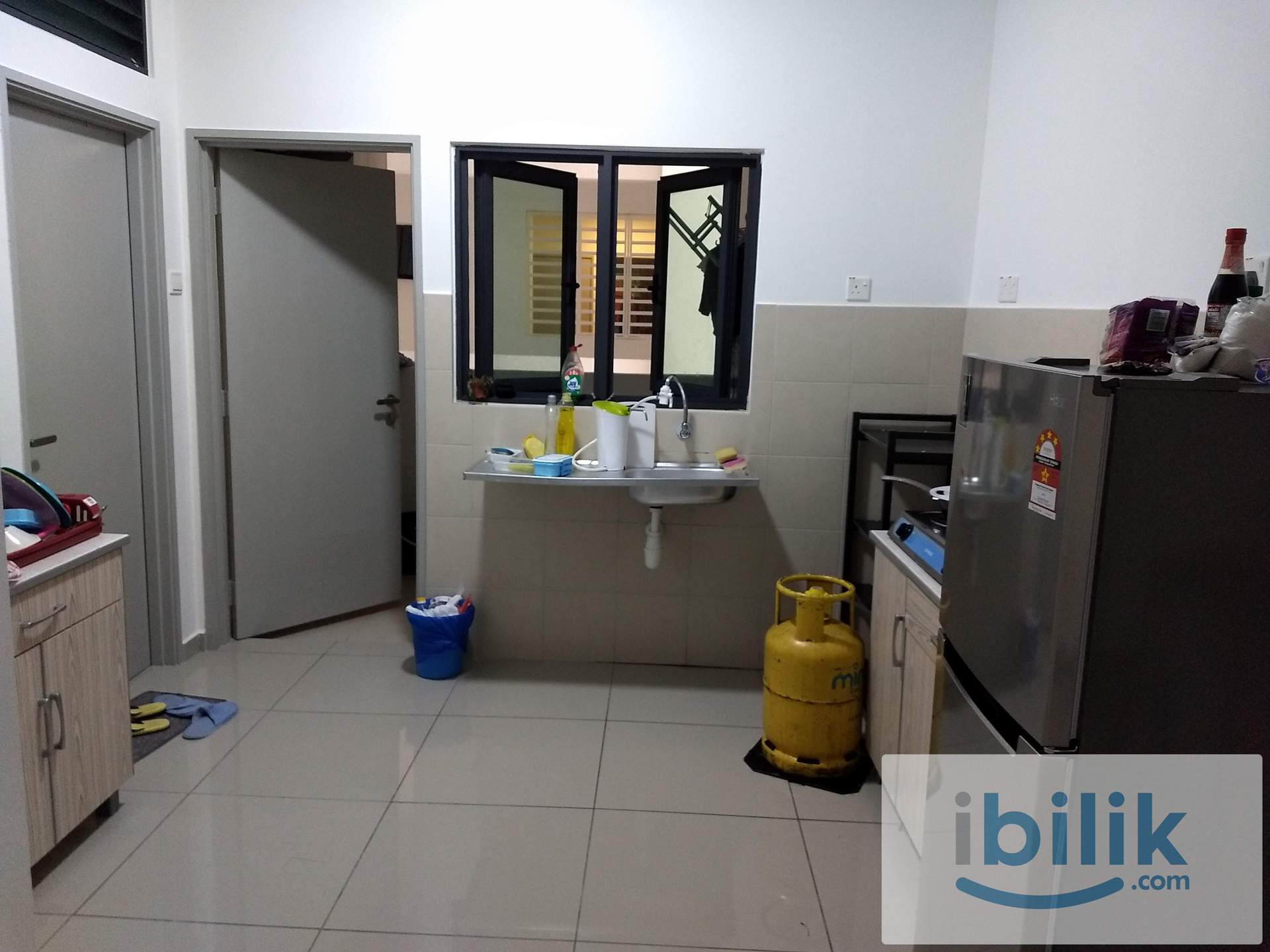 Promenade Aircond furnished Balcony Middle Room include utilities shared bathroom - Image 5
