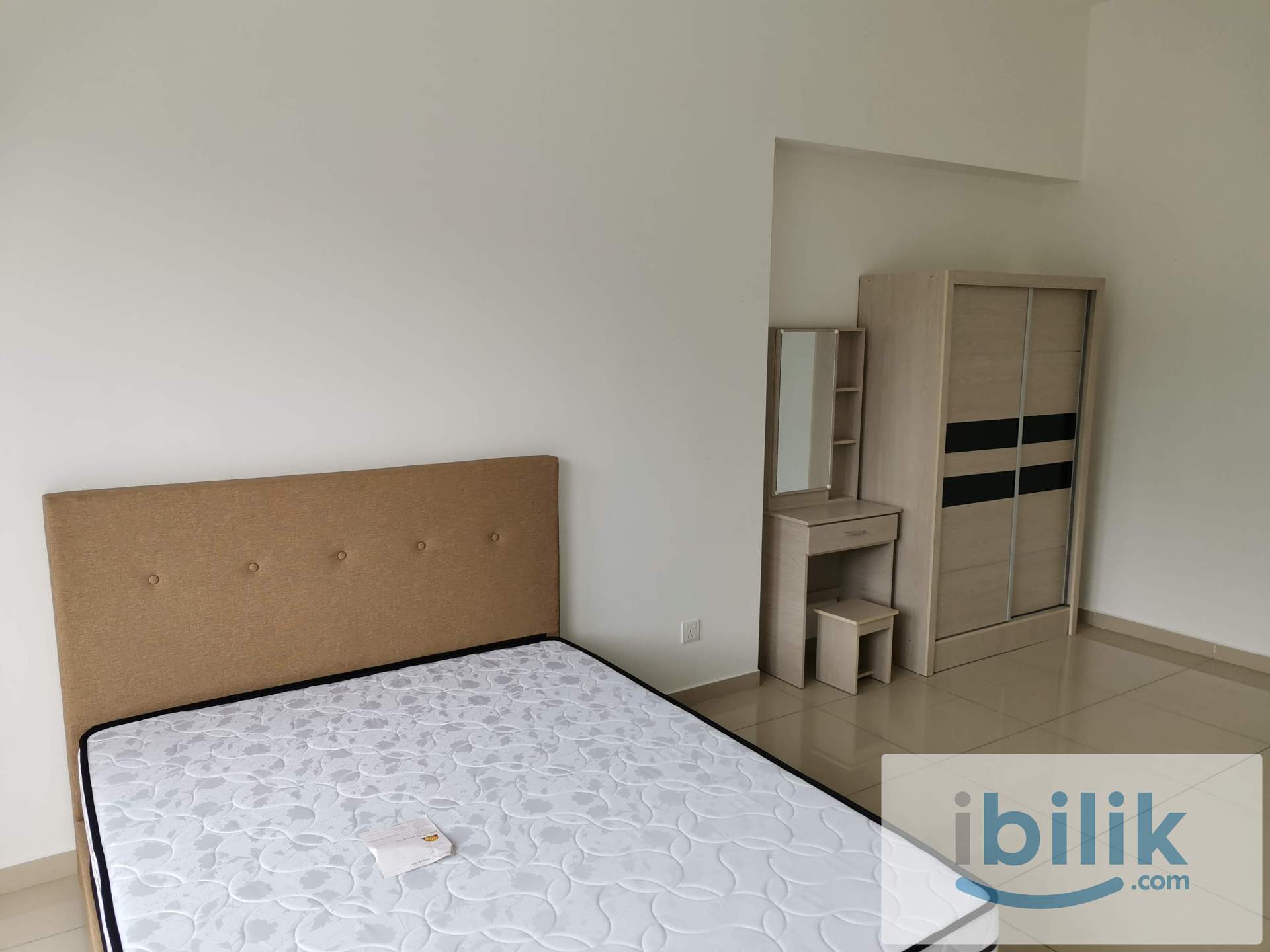 Platinum 3 Balcony Aircond Master room include utilities  - Image 4