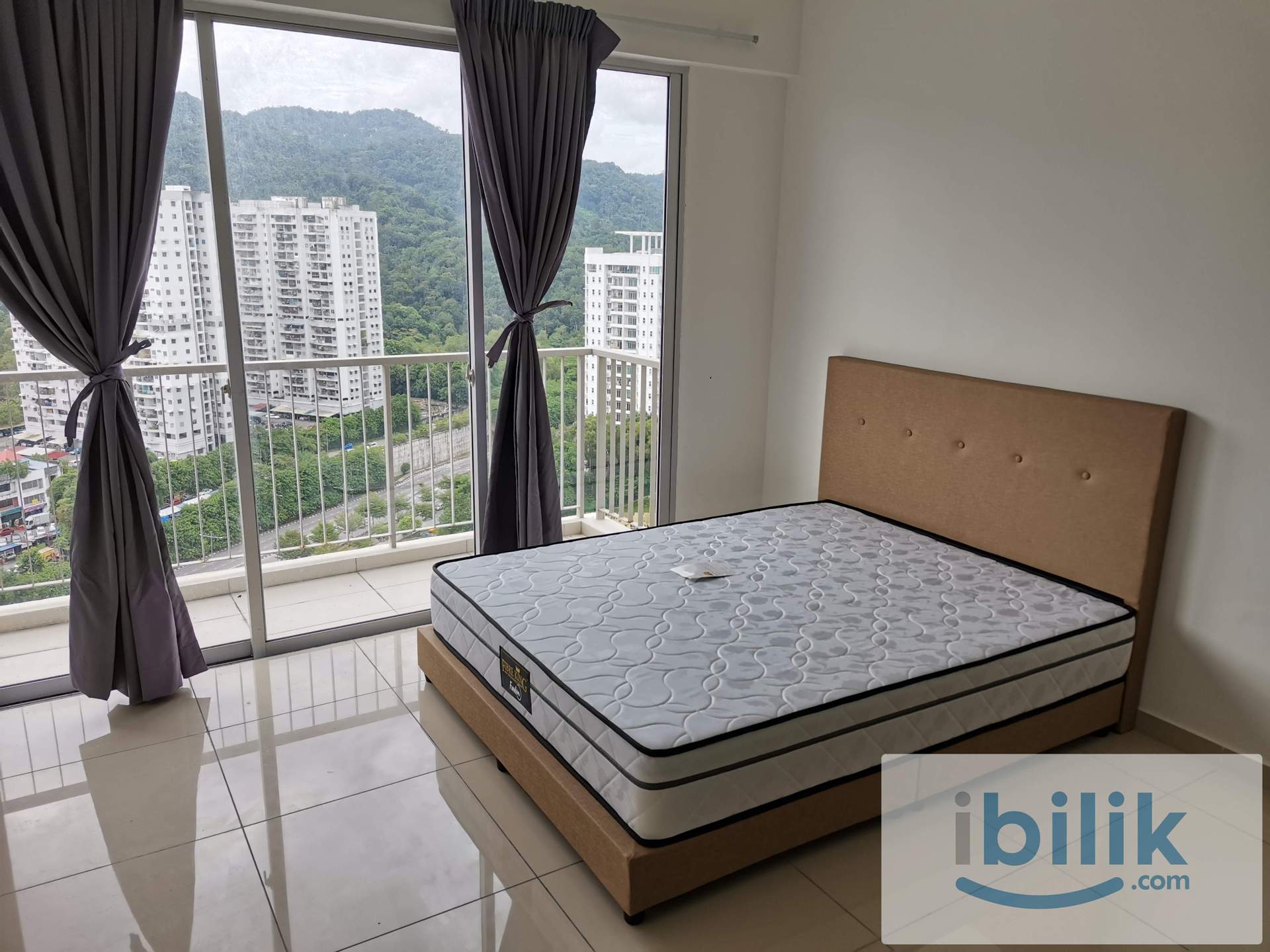 Platinum 3 Balcony Aircond Master room include utilities  - Image 1